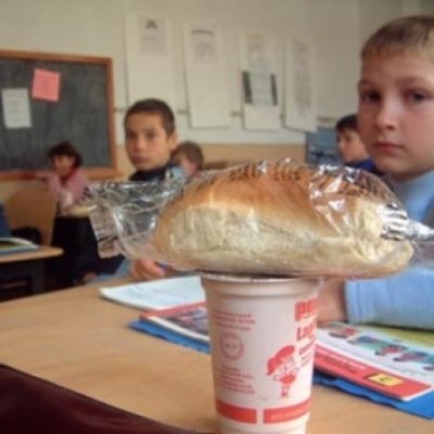 Parlamentarii propun înlocuirea programului Cornul şi Laptele cu pachetul alimentar